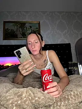 Emilia Mausi online show from 12-17-25, 08:04