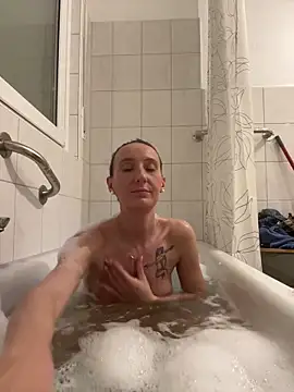 Emilia Mausi online show from 04-26-26, 07:33