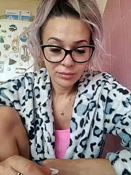 iSelena online show from 09-15-25, 05:07