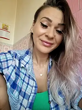 iSelena online show from 09-18-25, 04:58