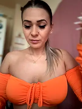 iSelena online show from 10-13-25, 04:56