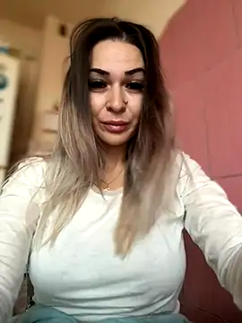 iSelena online show from 10-20-25, 04:57