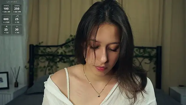 Snapshot of BeckyBurgh chatting on 09-18-25, 05:37 BeckyBurgh online show from 09-18-25, 05:37