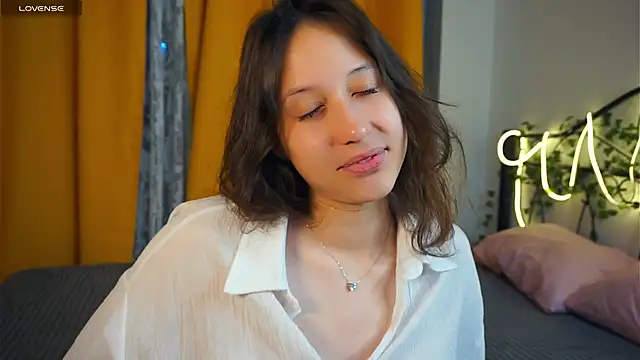 Snapshot of BeckyBurgh chatting on 10-16-25, 06:20 BeckyBurgh online show from 10-16-25, 06:20