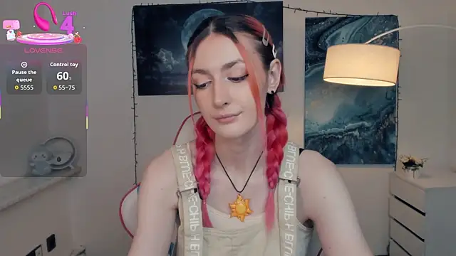 Snapshot of EasterBlink chatting on 10-17-25, 10:40 EasterBlink online show from 10-17-25, 10:40