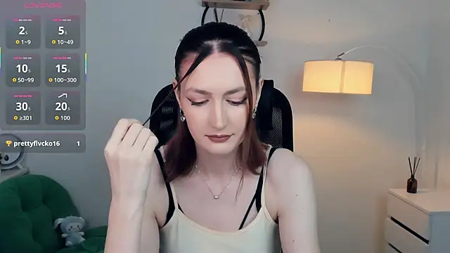 Snapshot of EasterBlink chatting on 11-09-25, 10:57 EasterBlink online show from 11-09-25, 10:57