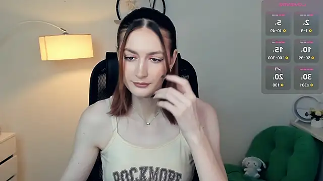 Snapshot of EasterBlink chatting on 11-21-25, 10:58 EasterBlink online show from 11-21-25, 10:58