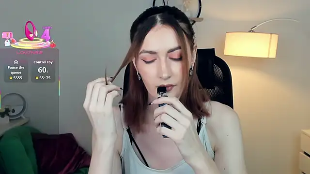 Snapshot of EasterBlink chatting on 11-27-25, 11:01 EasterBlink online show from 11-27-25, 11:01