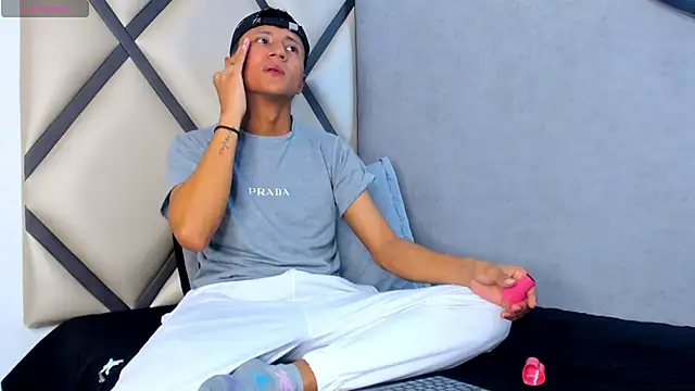  Leohot  online show from 10-10-25, 03:38