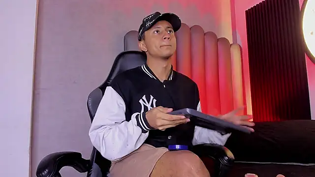  Leohot  online show from 11-28-25, 03:53