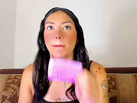 Snapshot of Megan_Gil_ chatting on 10-03-25, 12:57 Megan Gil online show from 10-03-25, 12:57