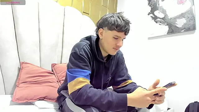 Snapshot of SEXYBOY_VC chatting on 09-17-25, 12:07 SEXYBOY VC online show from 09-17-25, 12:07