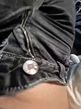 Snapshot of Leon-pervboy chatting on 02-18-26, 04:03 Leon-pervboy online show from 02-18-26, 04:03