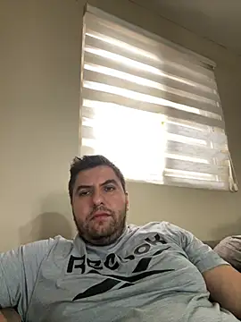 raulgzz4 online show from 04-28-26, 03:28