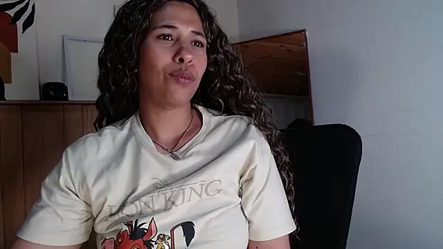 IVONNE COLLINS33 online show from 10-23-25, 03:50