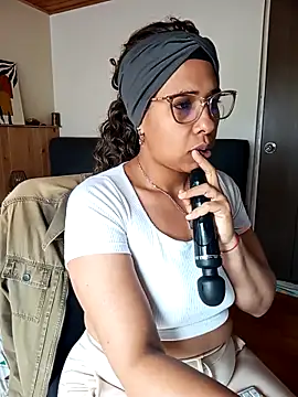 IVONNE COLLINS33 online show from 11-26-25, 04:30