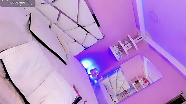 Snapshot of Ariia-janee chatting on 11-26-25, 06:14 Ariia-janee online show from 11-26-25, 06:14