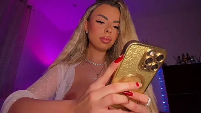 Snapshot of SerraVondeee chatting on 11-27-25, 09:28 SerraVondeee online show from 11-27-25, 09:28