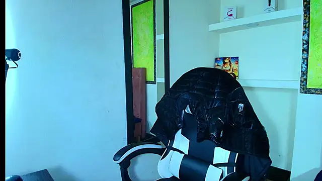 Snapshot of greiccy_20 chatting on 11-16-25, 04:18 greiccy 20 online show from 11-16-25, 04:18