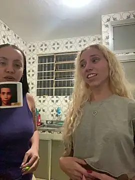 Snapshot of Bruna551 chatting on 11-15-25, 01:36 Bruna551 online show from 11-15-25, 01:36