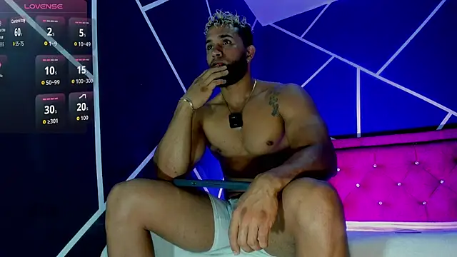 Snapshot of Massimo_Cruz chatting on 11-19-25, 12:05 Massimo Cruz online show from 11-19-25, 12:05