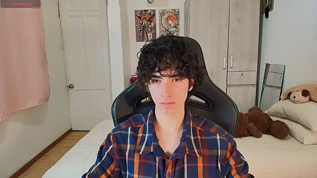 Nude Boy18 online show from 04-21-26, 05:58