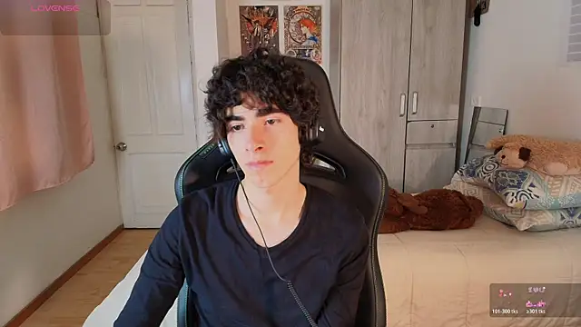 Nude Boy18 online show from 04-22-26, 11:28