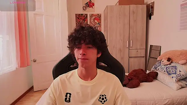 Nude Boy18 online show from 04-25-26, 08:17