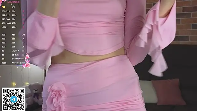 Snapshot of SoftieDream chatting on 11-14-25, 06:34 SoftieDream online show from 11-14-25, 06:34