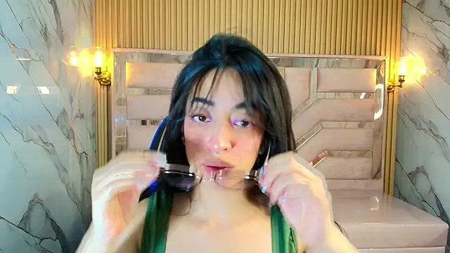 zoe r  online show from 10-25-25, 03:25