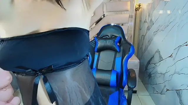 zoe r  online show from 11-13-25, 03:16