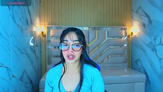 zoe r  online show from 12-14-25, 03:23