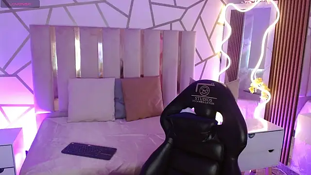 Snapshot of CYRUS_TAY chatting on 03-04-26, 12:55 CYRUS TAY online show from 03-04-26, 12:55