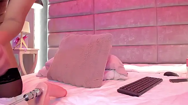 Snapshot of SophiieEvanss chatting on 11-09-25, 05:17 SophiieEvanss online show from 11-09-25, 05:17