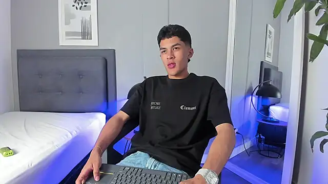 Tylerffoxx online show from 09-23-25, 11:41