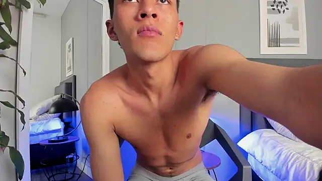 Tylerffoxx online show from 10-11-25, 08:29