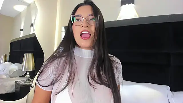CarolineLee  online show from 07-21-26, 10:45