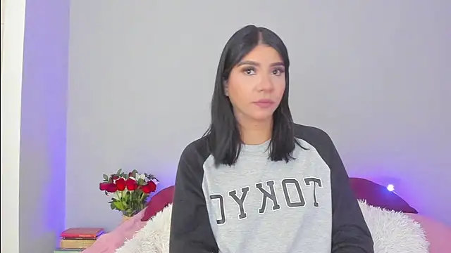 Snapshot of Laura-angeel chatting on 10-22-25, 06:18 Laura-angeel online show from 10-22-25, 06:18