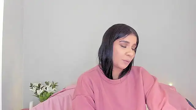 Snapshot of Laura-angeel chatting on 10-29-25, 08:43 Laura-angeel online show from 10-29-25, 08:43