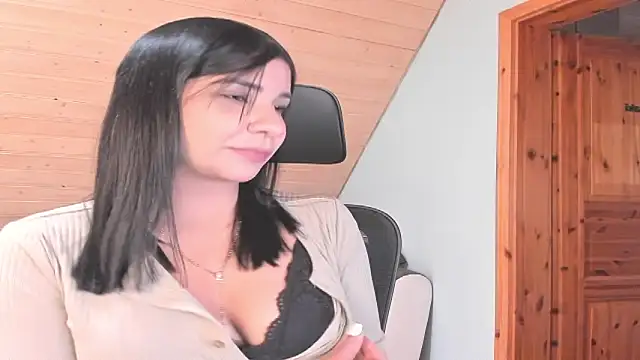 Laura-angeel online show from 03-05-26, 07:15