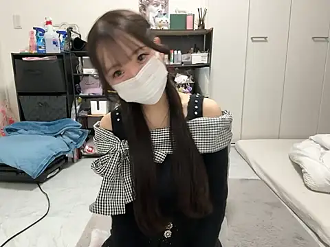 Snapshot of nano-da-u chatting on 10-04-25, 02:37 nano-da-u online show from 10-04-25, 02:37