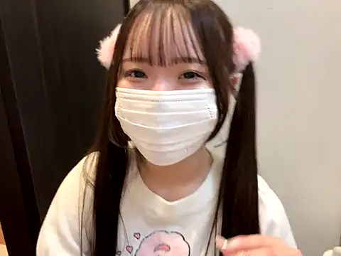 Snapshot of nano-da-u chatting on 10-14-25, 04:19 nano-da-u online show from 10-14-25, 04:19