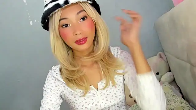 Snapshot of Anne_the_virgin chatting on 10-14-25, 04:24 Anne the virgin online show from 10-14-25, 04:24