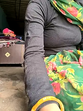 Snapshot of Cutyam chatting on 11-17-25, 05:24 Cutyam online show from 11-17-25, 05:24