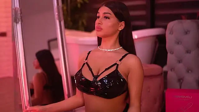 Snapshot of BellaNoirre chatting on 11-28-25, 06:32 BellaNoirre online show from 11-28-25, 06:32