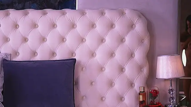 BellaNoirre online show from 04-18-26, 07:07