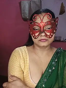 Snapshot of MEERAcle chatting on 05-31-26, 03:47 MEERAcle online show from 05-31-26, 03:47