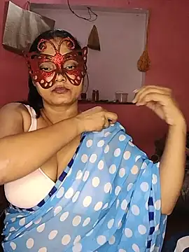 Snapshot of MEERAcle chatting on 06-15-26, 04:25 MEERAcle online show from 06-15-26, 04:25