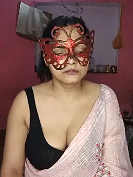Snapshot of MEERAcle chatting on 06-15-26, 04:31 MEERAcle online show from 06-15-26, 04:31