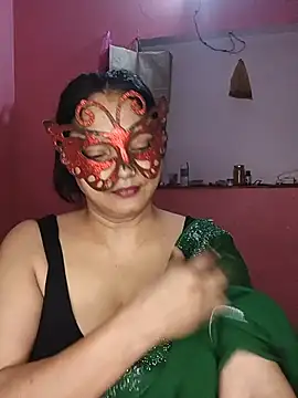 Snapshot of MEERAcle chatting on 06-25-26, 02:43 MEERAcle online show from 06-25-26, 02:43